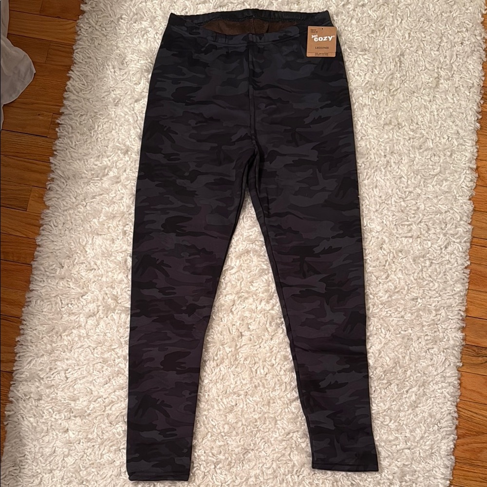Black Camouflage Leggings with Elastic Waistband and Fleece Lining